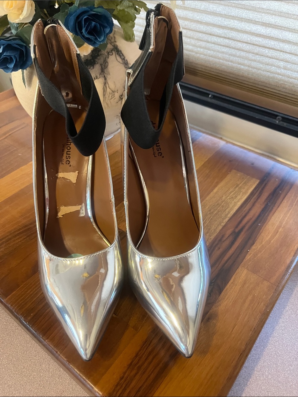 Dollhouse of Faint Logo Silver Pointed-Toe Ankle-Strap Pumps